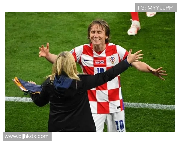 西班牙与伊朗上半场精彩对决回顾与分析